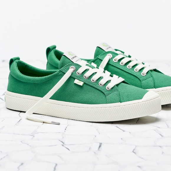 Cariuma Shoes - NWT Cariuma OCA Low in Green Canvas